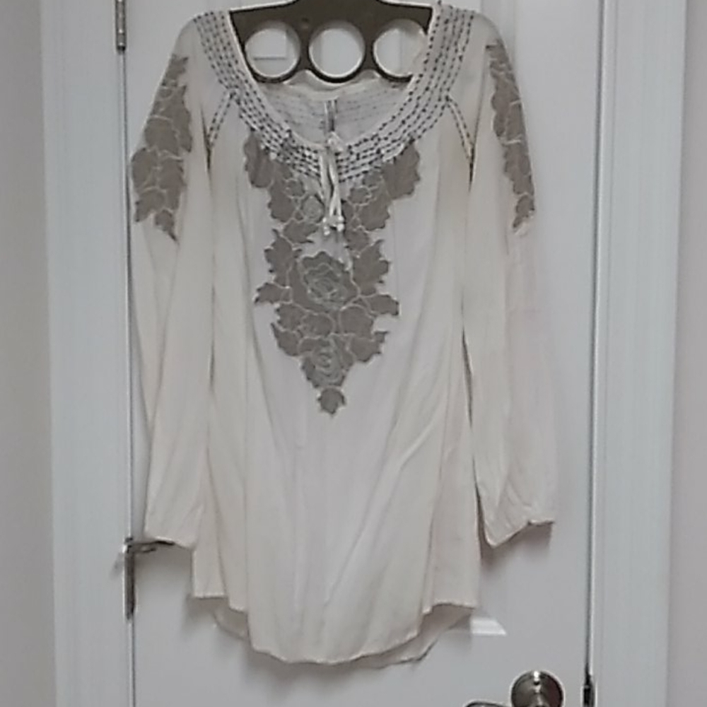Flowing smoch style top